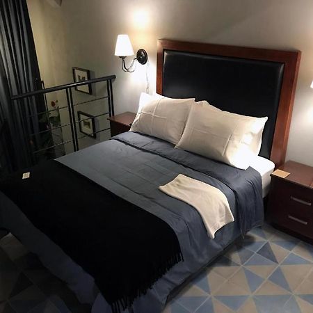 La Perla Hotel Boutique B&B グアダラハラ エクステリア 写真