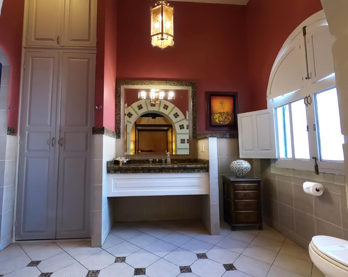 La Perla Hotel Boutique B&B グアダラハラ エクステリア 写真