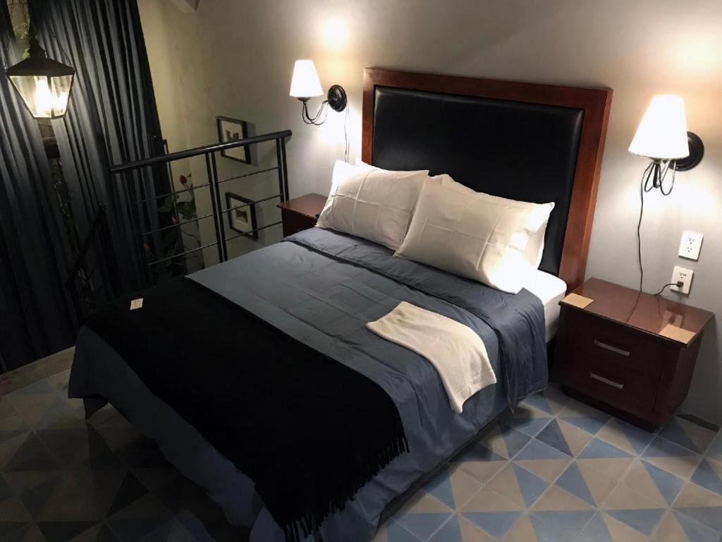 La Perla Hotel Boutique B&B グアダラハラ エクステリア 写真